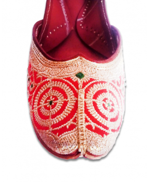 Red Golden Embroidered Handcrafted Punjabi Jutti