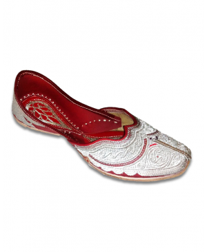 Silver Embroidered Hand Crafted Punjabi Jutti