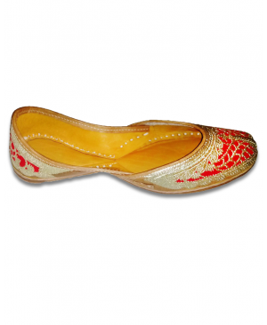 Red Silver Embroidered Handcrafted Punjabi Jutti