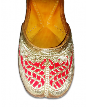 Red Silver Embroidered Handcrafted Punjabi Jutti